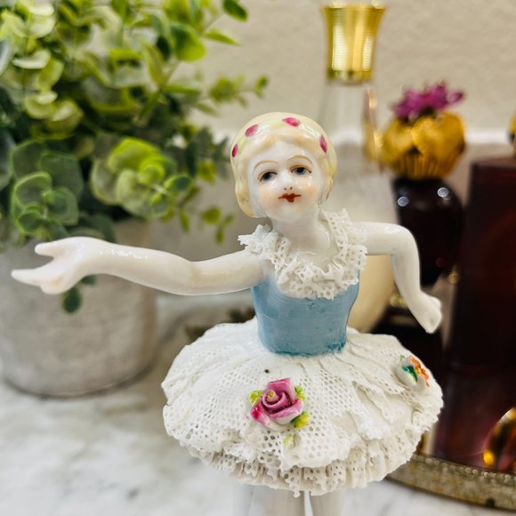 Antique Porcelain lace ballerina - Picture 9 of 13
